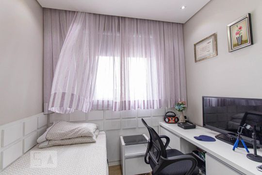 Quarto 1 de apartamento para alugar com 2 quartos, 62m² em Portão, Curitiba