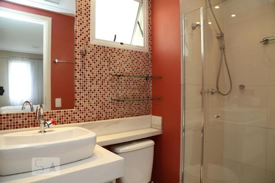 Banheiro da Suíte de apartamento para alugar com 2 quartos, 50m² em Parque Reboucas, São Paulo