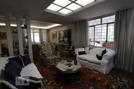 Casa à venda com 5 quartos, 650m² em Sumaré, São Paulo