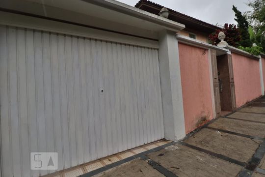 Fachada de casa à venda com 5 quartos, 650m² em Sumaré, São Paulo