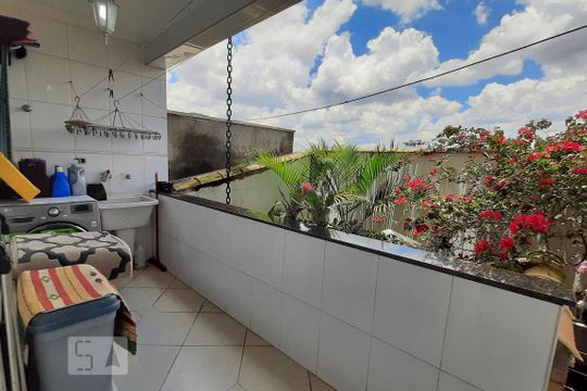 Lavanderia de casa à venda com 4 quartos, 350m² em Sítio da Figueira, São Paulo