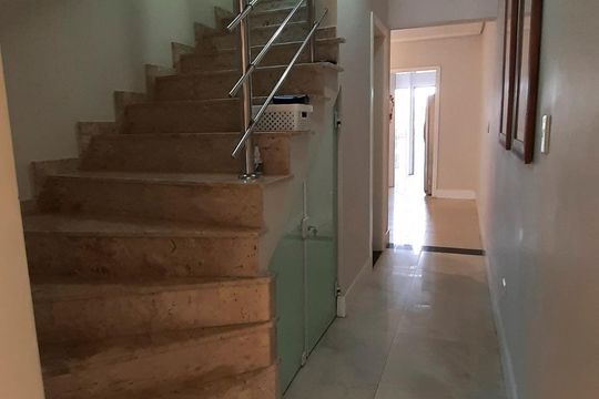 Corredor de casa à venda com 4 quartos, 350m² em Sítio da Figueira, São Paulo