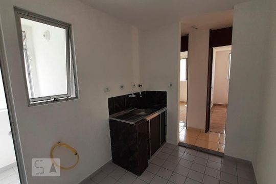 Cozinha de apartamento para alugar com 2 quartos, 54m² em Cidade Satélite Santa Bárbara, São Paulo