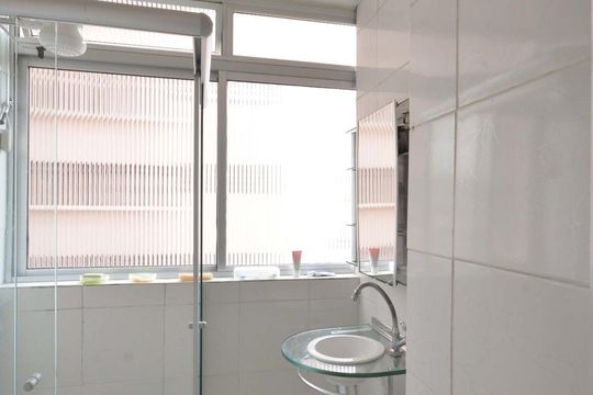 Banheiro de apartamento à venda com 1 quarto, 33m² em Aclimação, São Paulo