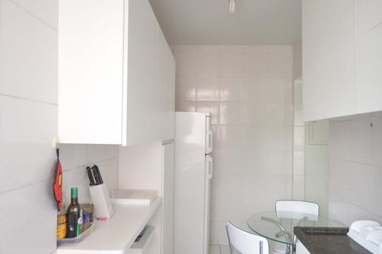 Cozinha de apartamento à venda com 1 quarto, 33m² em Aclimação, São Paulo