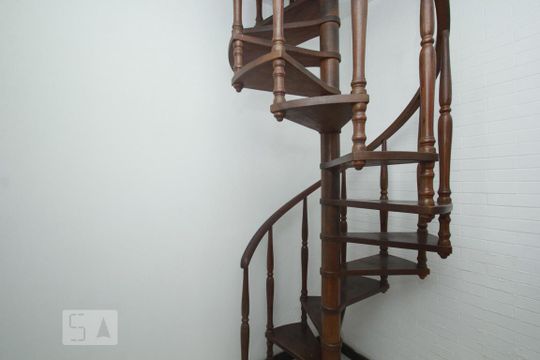 Escada de casa à venda com 5 quartos, 350m² em Humaitá, Rio de Janeiro