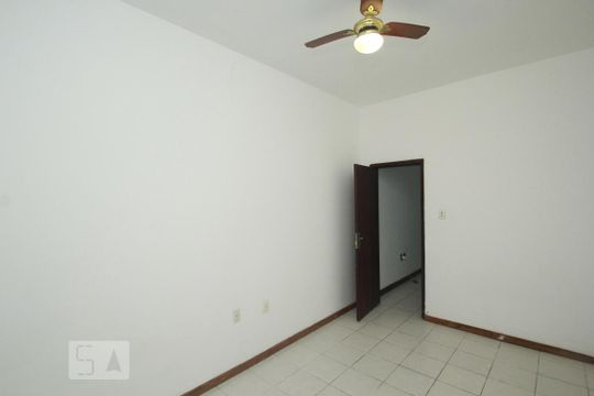 Quarto 1  de casa à venda com 5 quartos, 350m² em Humaitá, Rio de Janeiro