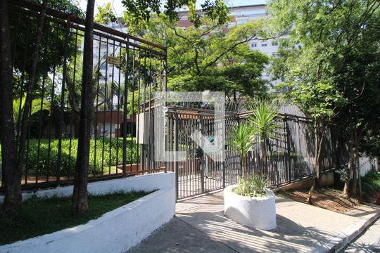 Fachada de apartamento à venda com 2 quartos, 64m² em Vila Castelo, São Paulo