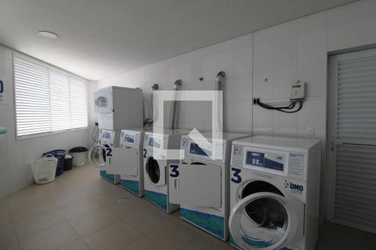 Lavanderia área comum de apartamento à venda com 2 quartos, 64m² em Vila Castelo, São Paulo