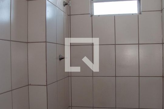 Banheiro de apartamento à venda com 2 quartos, 50m² em Califórnia, Contagem