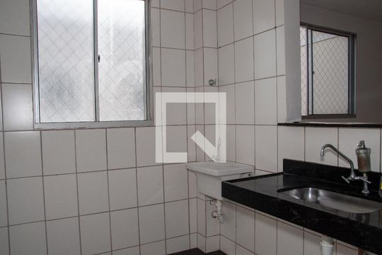 Cozinha de apartamento à venda com 2 quartos, 50m² em Califórnia, Contagem