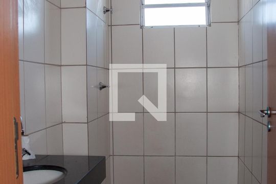 Banheiro de apartamento à venda com 2 quartos, 50m² em Califórnia, Contagem