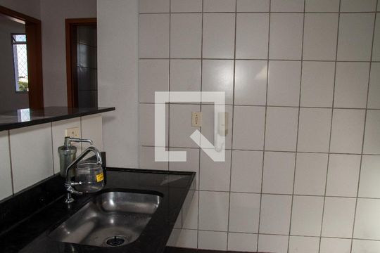 Cozinha de apartamento à venda com 2 quartos, 50m² em Califórnia, Contagem