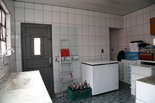 Cozinha  de casa à venda com 4 quartos, 310m² em Jardim Maria Rosa, Taboão da Serra