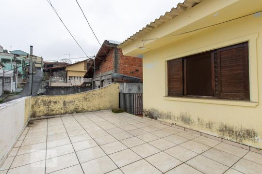 Área Externa de casa para alugar com 2 quartos, 120m² em Vila Carmosina, São Paulo
