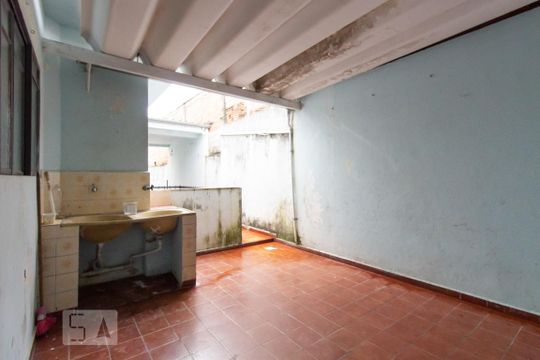 Área de Serviço de casa para alugar com 2 quartos, 120m² em Vila Carmosina, São Paulo