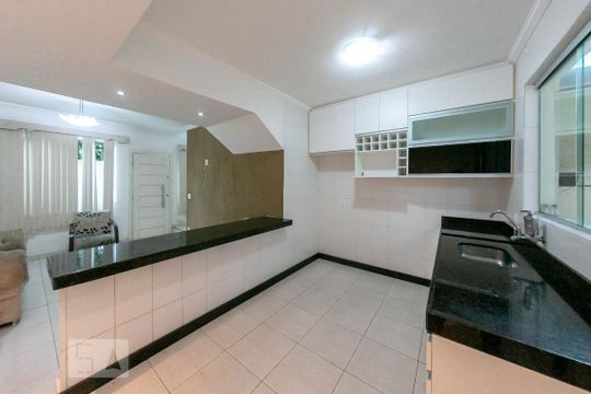 Cozinha de casa de condomínio à venda com 2 quartos, 68m² em Santa Amelia, Belo Horizonte