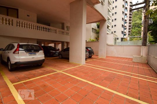 Garagem de apartamento para alugar com 2 quartos, 120m² em Barra Funda, Guarujá