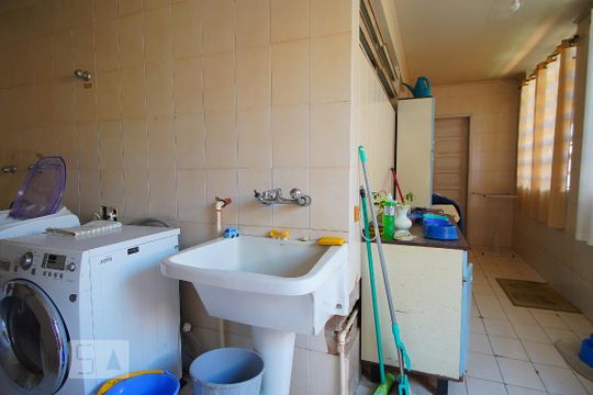 Area de Serviço de casa à venda com 4 quartos, 250m² em Jardim Lindóia, Porto Alegre