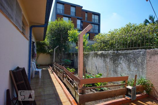 Pátio de casa à venda com 4 quartos, 250m² em Jardim Lindóia, Porto Alegre