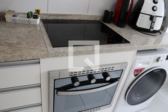 Detalhe da cozinha de apartamento para alugar com 1 quarto, 46m² em Bosque, Campinas