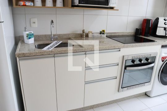 Detalhe da cozinha de apartamento para alugar com 1 quarto, 46m² em Bosque, Campinas