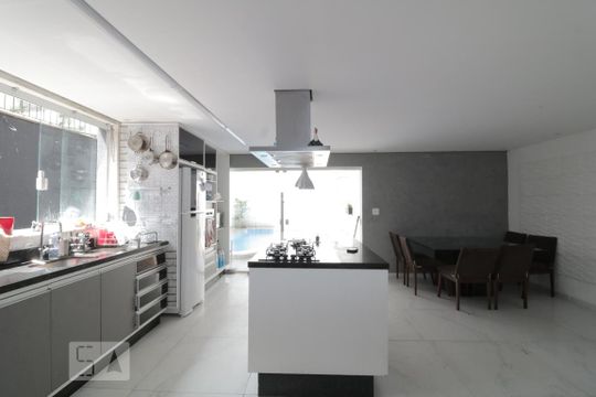 Cozinha  de casa à venda com 3 quartos, 465m² em Vila Invernada, São Paulo
