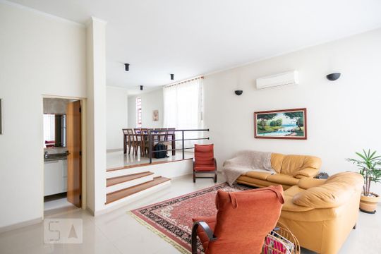 Casa à venda com 4 quartos, 351m² em Parque São Domingos, São Paulo