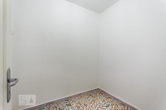 Quarto de serviço de apartamento para alugar com 2 quartos, 86m² em Embaré, Santos