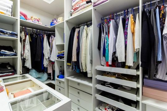 Closet Suite 1 de casa à venda com 2 quartos, 260m² em Indianópolis, São Paulo