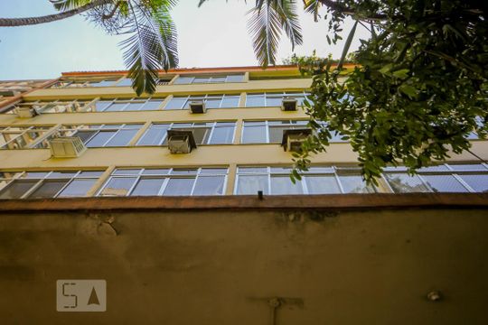 Fachada  de apartamento à venda com 2 quartos, 61m² em Copacabana, Rio de Janeiro