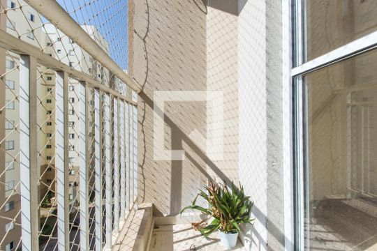 Sacada de apartamento à venda com 3 quartos, 68m² em Jardim Tupanci, Barueri