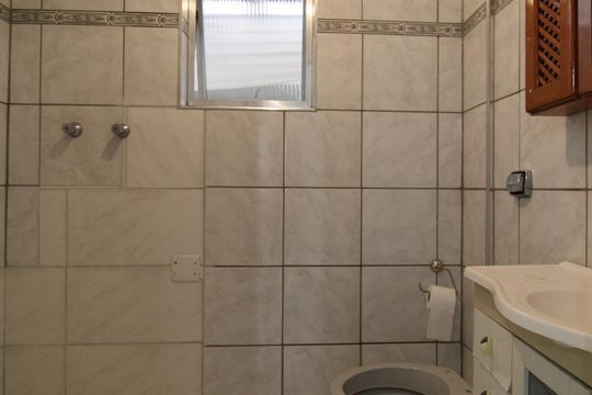 Banheiro 1 de casa para alugar com 2 quartos, 112m² em Vila Hamburguesa, São Paulo