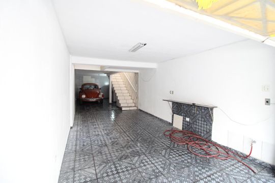 Garagem  de casa para alugar com 2 quartos, 112m² em Vila Hamburguesa, São Paulo