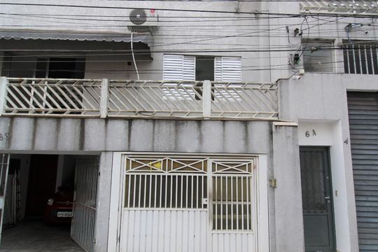 Fachada  de casa para alugar com 2 quartos, 112m² em Vila Hamburguesa, São Paulo