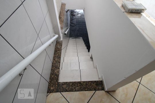 Escada  de casa para alugar com 2 quartos, 112m² em Vila Hamburguesa, São Paulo