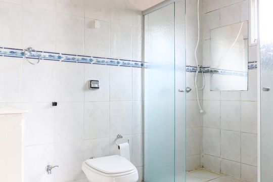 Banheiro da Suíte de casa para alugar com 3 quartos, 220m² em Jardim Satélite, São José dos Campos
