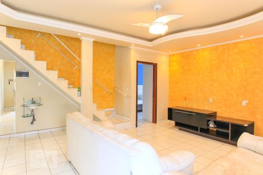 Casa para alugar com 3 quartos, 220m² em Jardim Satélite, São José dos Campos
