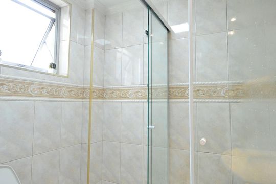 Banheiro Social de apartamento à venda com 2 quartos, 70m² em Vila do Encontro, São Paulo