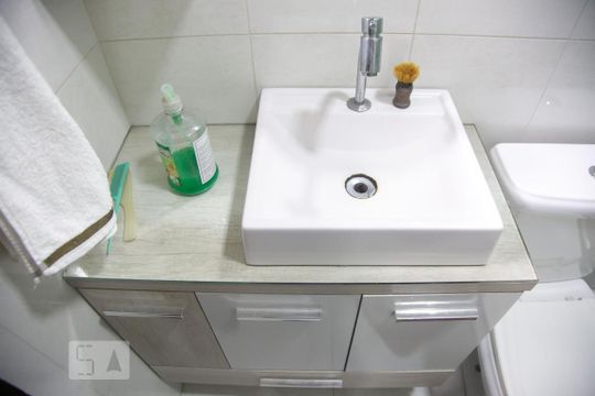 Banheiro 1 de casa à venda com 3 quartos, 320m² em Conjunto Habitacional Aguia de Haia, São Paulo