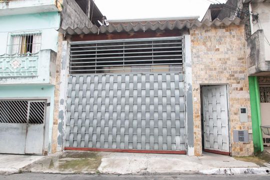 Fachada de casa à venda com 3 quartos, 320m² em Conjunto Habitacional Aguia de Haia, São Paulo