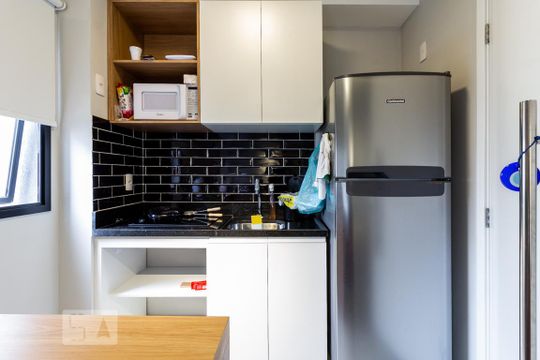 Cozinha de kitnet/studio à venda com 1 quarto, 18m² em Vila Nova Conceição, São Paulo