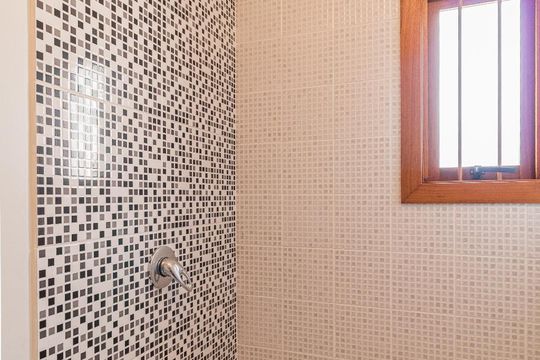 Banheiro da Suíte 2 de casa à venda com 2 quartos, 130m² em Jardim Itu Sabará, Porto Alegre