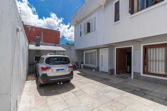Garagem de casa à venda com 2 quartos, 130m² em Jardim Itu Sabará, Porto Alegre