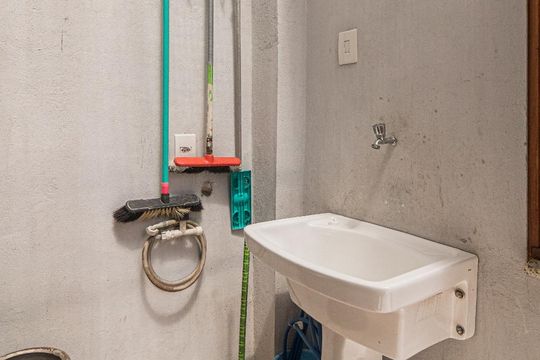 Area de serviço de casa à venda com 2 quartos, 130m² em Jardim Itu Sabará, Porto Alegre