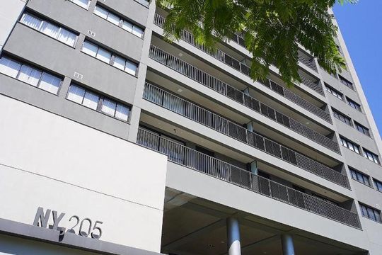 Fachada do bloco de kitnet/studio à venda com 1 quarto, 40m² em Auxiliadora, Porto Alegre