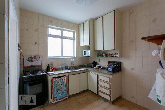 Cozinha de apartamento à venda com 3 quartos, 85m² em São Pedro, Belo Horizonte