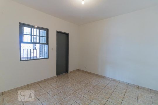 Quarto de casa para alugar com 1 quarto, 50m² em Vila Dalila, São Paulo
