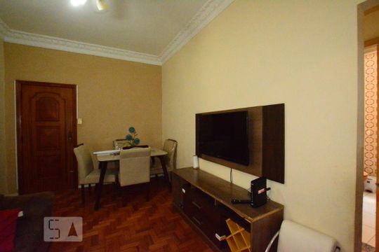 Sala de apartamento para alugar com 2 quartos, 65m² em Olaria, Rio de Janeiro