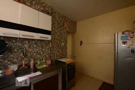 Cozinha de apartamento para alugar com 2 quartos, 65m² em Olaria, Rio de Janeiro